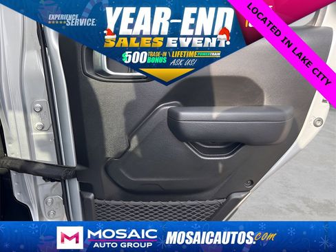 Used 2022 Jeep Gladiator Willys image 12