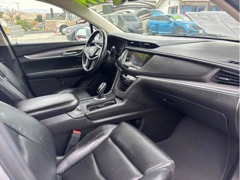 Used 2017 Cadillac XT5 Luxury FWD image 8