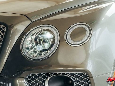 Used 2017 Bentley Bentayga image 54