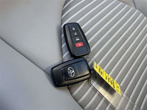 Certified 2023 Toyota Camry SE image 32