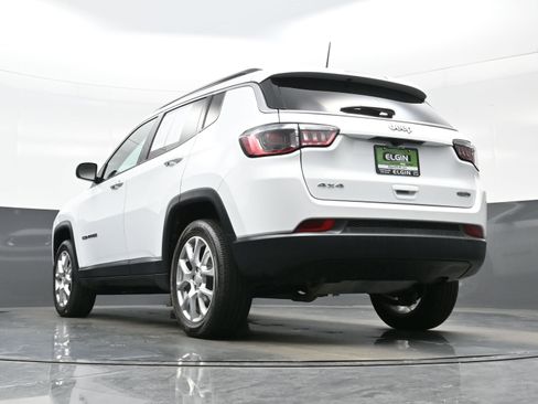 Used 2023 Jeep Compass Latitude image 29