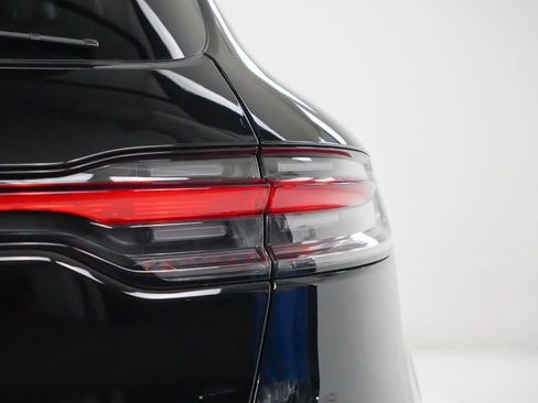 Certified 2026 Porsche Macan AWD/4WD image 12