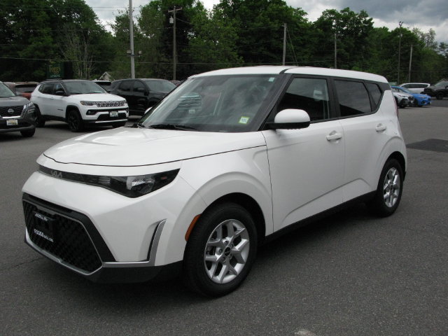 Used 2025 Kia Soul LX w/ LX Technology Package FWD image 10