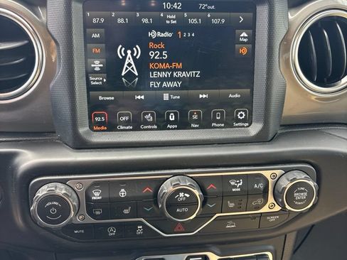Used 2021 Jeep Wrangler Unlimited Sahara AWD/4WD image 14