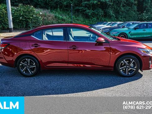 Used 2024 Nissan Sentra SV FWD image 8