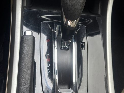 Used 2017 Honda Accord LX image 13