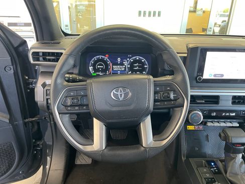 Used 2025 Toyota 4Runner TRD Off-Road AWD/4WD image 9