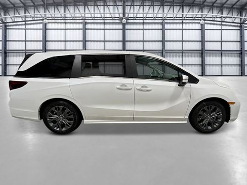 New 2026 Honda Odyssey Touring image 8