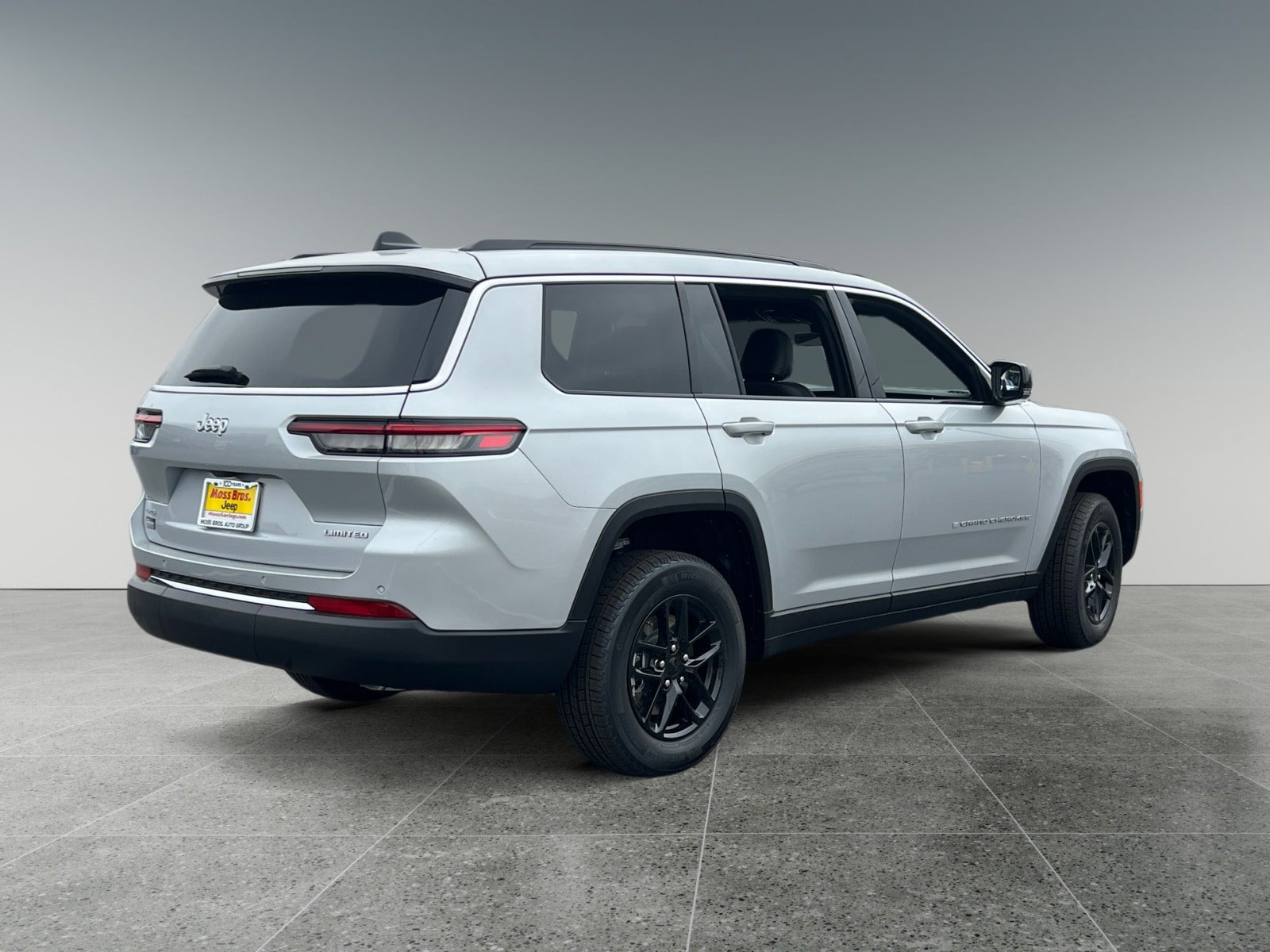 Used 2025 Jeep Grand Cherokee L Limited AWD/4WD image 5