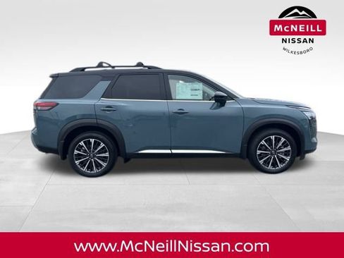 New 2026 Nissan Pathfinder Platinum image 8