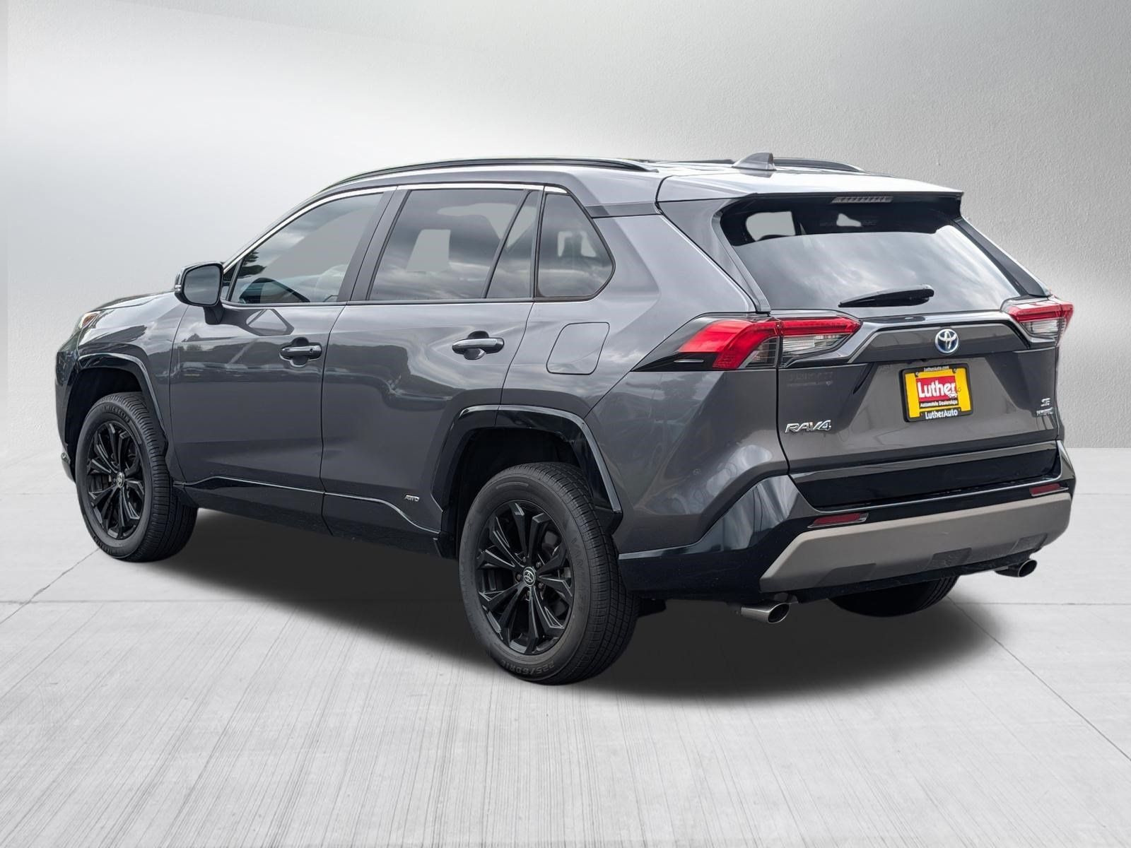 Used 2022 Toyota RAV4 SE AWD/4WD image 5