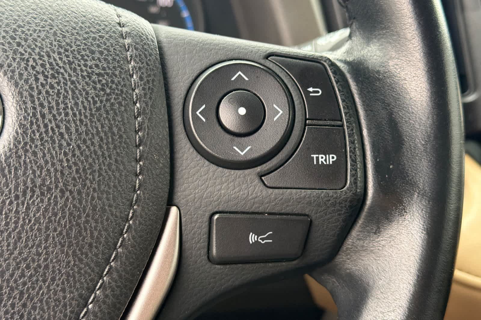 Used 2018 Toyota RAV4 XLE w/ Plus Extra Value Package FWD image 26