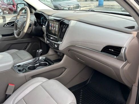 Used 2018 Chevrolet Traverse LT image 13