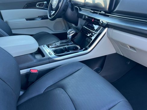 Used 2024 Kia Carnival SX Prestige image 20