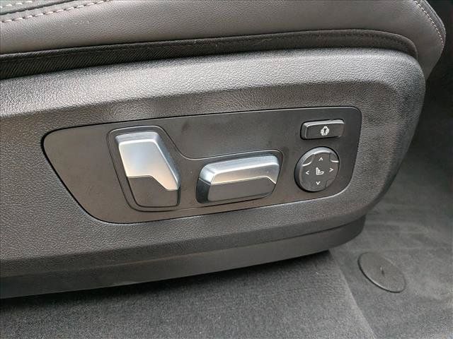 Used 2025 BMW X5 xDrive40i w/ M Sport Package AWD/4WD image 13