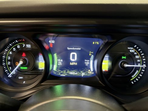 Used 2025 Jeep Wrangler Unlimited Sahara w/ Safety Group image 18