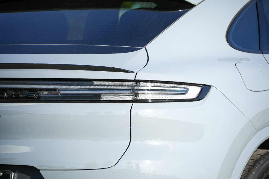 Certified 2026 Porsche Cayenne Coupe AWD/4WD image 25