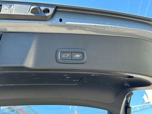 Used 2023 Volvo XC40 B5 Plus w/ Protection Package Premier image 41