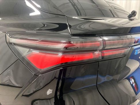 Used 2025 Chevrolet Equinox EV LT w/ Convenience Package image 34