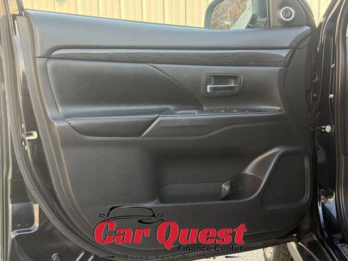 Used 2017 Mitsubishi Outlander GT AWD/4WD image 11