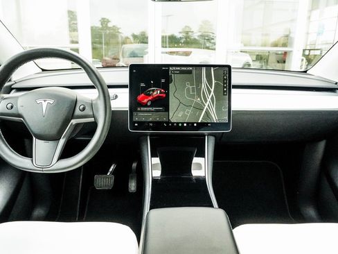 Used 2021 Tesla Model Y Long Range image 5