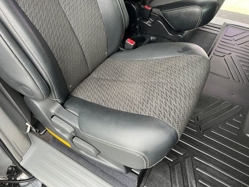 Used 2013 Toyota Sienna SE image 15