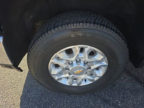 Used 2024 Chevrolet Silverado 2500 LT image 11