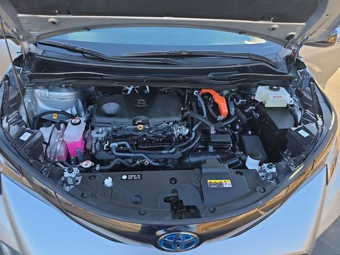 Used 2025 Toyota Sienna XSE image 33