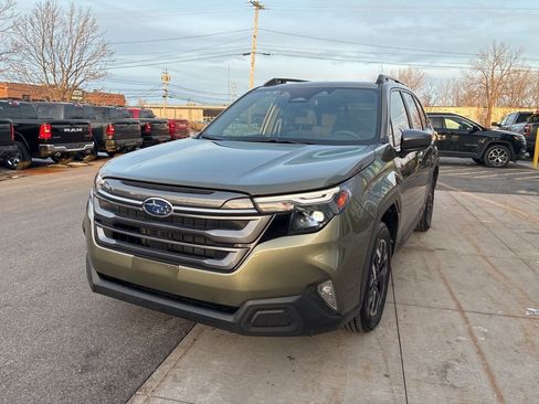 Used 2025 Subaru Forester Premium image 6