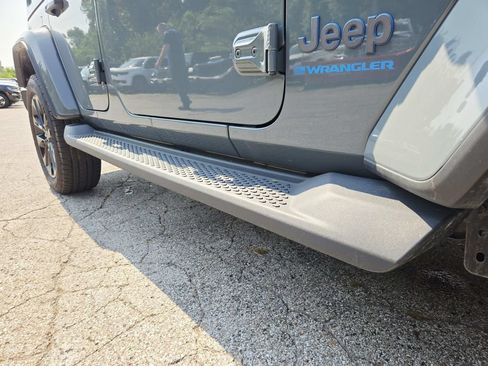 Used 2025 Jeep Wrangler Unlimited Sahara AWD/4WD image 17