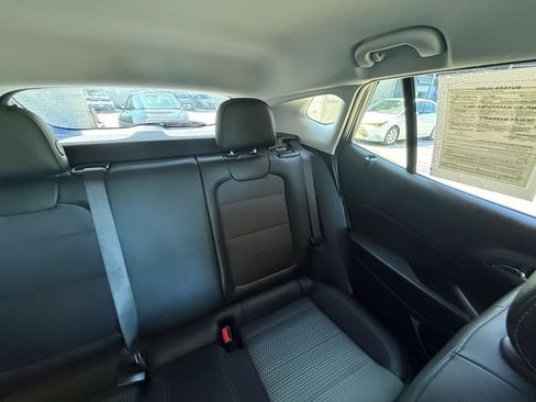 Used 2025 Chevrolet Trax LT FWD image 35