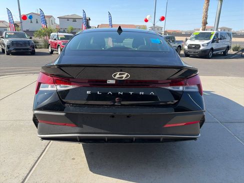 Used 2025 Hyundai Elantra Sport FWD image 5