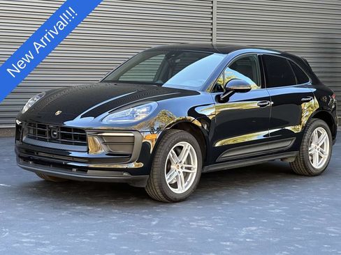 Certified 2025 Porsche Macan AWD/4WD image 1