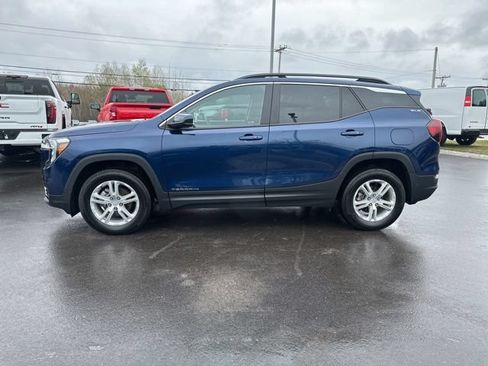 Used 2023 GMC Terrain SLE w/ Driver Convenience Package AWD/4WD image 3