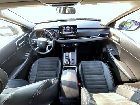 Used 2022 Mitsubishi Outlander SE image 14