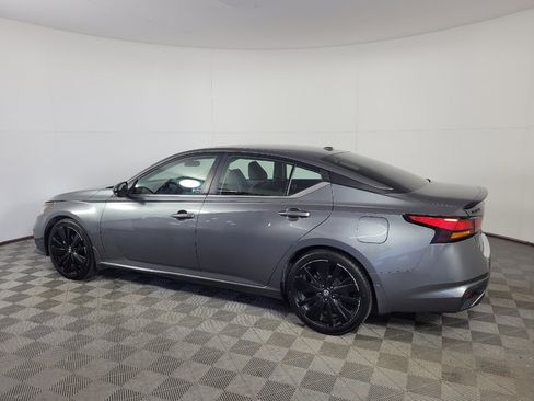Used 2022 Nissan Altima 2.5 SR w/ Midnight Edition Package FWD image 3