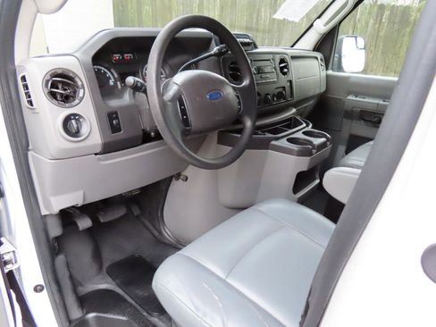 Used 2013 Ford E-250 and Econoline 250 w/ PWR Group image 9