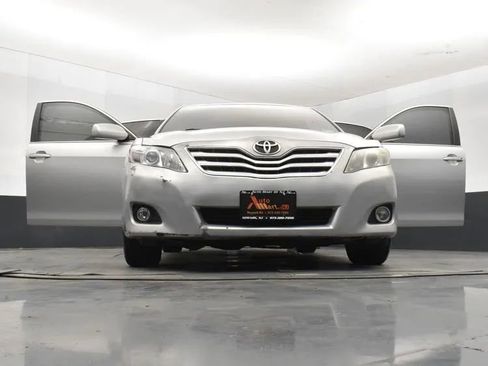 Used 2011 Toyota Camry XLE w/ SE/XLE Extra-Value Pkg image 11
