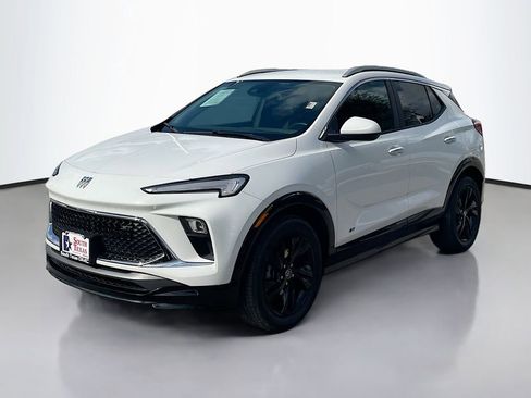 Used 2025 Buick Encore GX Sport Touring image 3