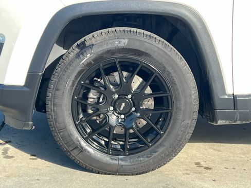 Used 2018 Jeep Compass Latitude w/ Popular Equipment Group image 24