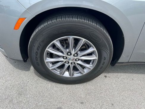 Used 2024 Buick Enclave Premium AWD/4WD image 13