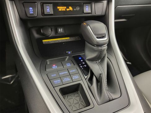 Used 2019 Toyota RAV4 XLE Premium image 23