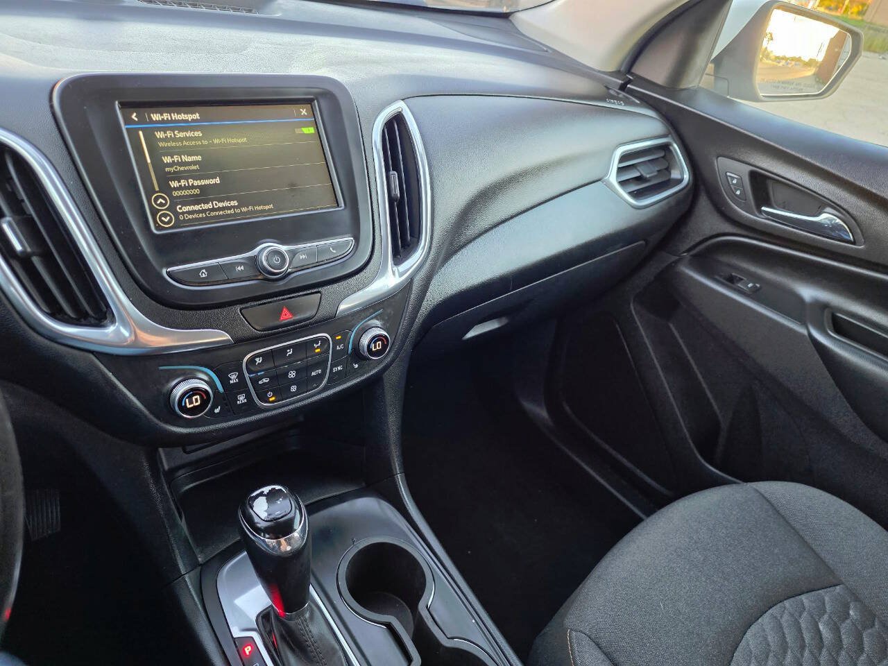 Used 2019 Chevrolet Equinox LT w/ Driver Convenience Package FWD image 27