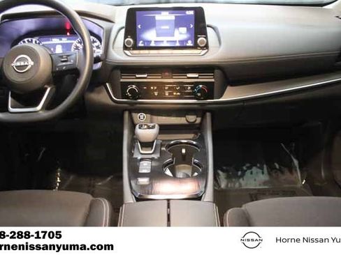 Used 2023 Nissan Rogue S image 12