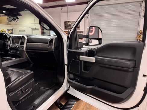 Used 2021 Ford F250 Platinum w/ FX4 Off-Road Package image 18