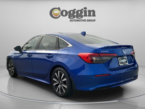 Used 2023 Honda Civic EX image 3