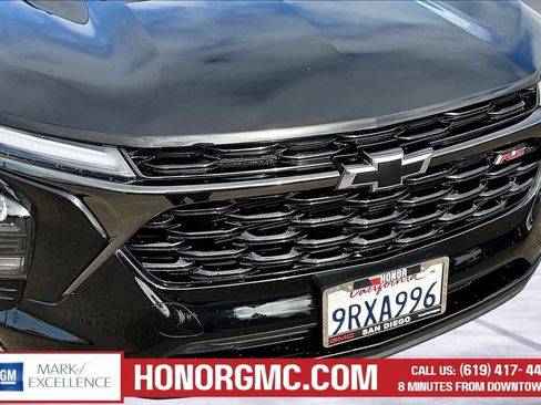 Used 2025 Chevrolet Trax RS w/ Sunroof Package FWD image 33