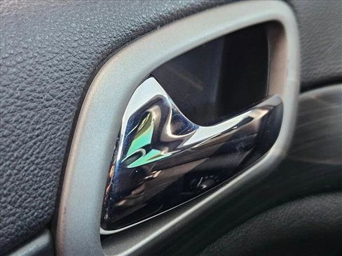 Used 2020 Jeep Grand Cherokee Laredo w/ Laredo X Package image 18