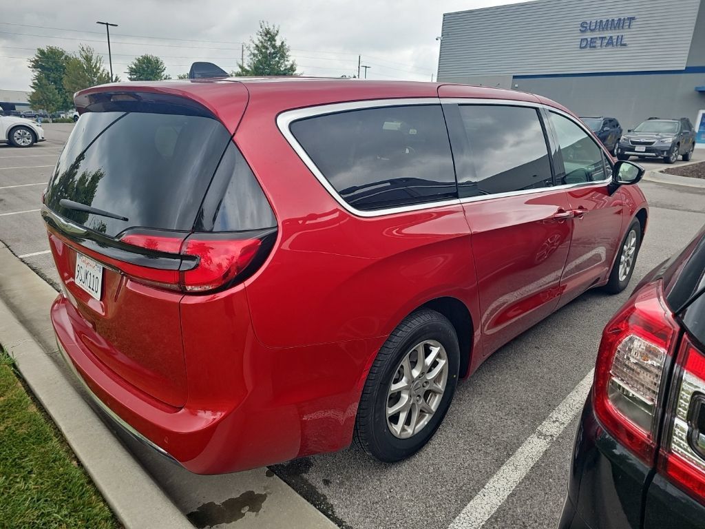 Used 2025 Chrysler Pacifica Select FWD image 5