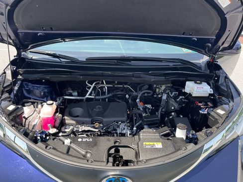 Used 2021 Toyota Sienna XLE w/ XLE Plus Package FWD image 26